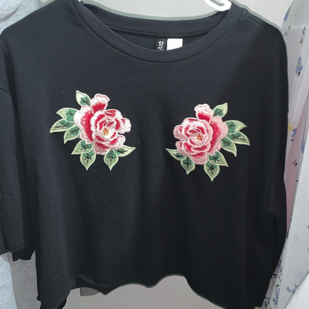 H&M cropped flower tee